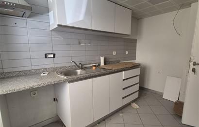 Lüleburgaz İstasyon Caddesinde geniş dükkan
