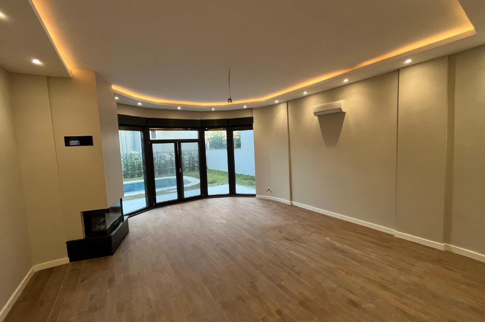 Zekeriyaköy Çarşıda Müstakil Havuzlu, 5+2 Müstakil Villa