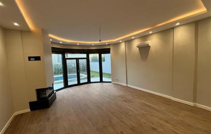 Zekeriyaköy Çarşıda Müstakil Havuzlu, 5+2 Müstakil Villa