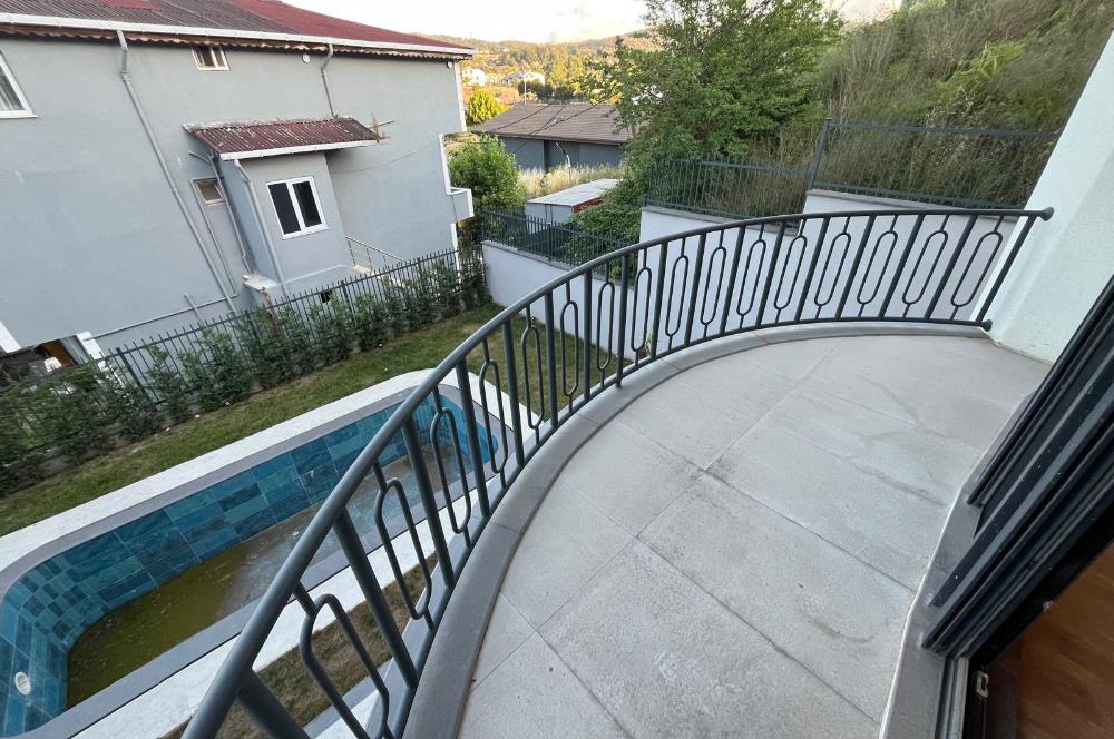 Zekeriyaköy Çarşıda Müstakil Havuzlu, 5+2 Müstakil Villa