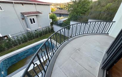 Zekeriyaköy Çarşıda Müstakil Havuzlu, 5+2 Müstakil Villa
