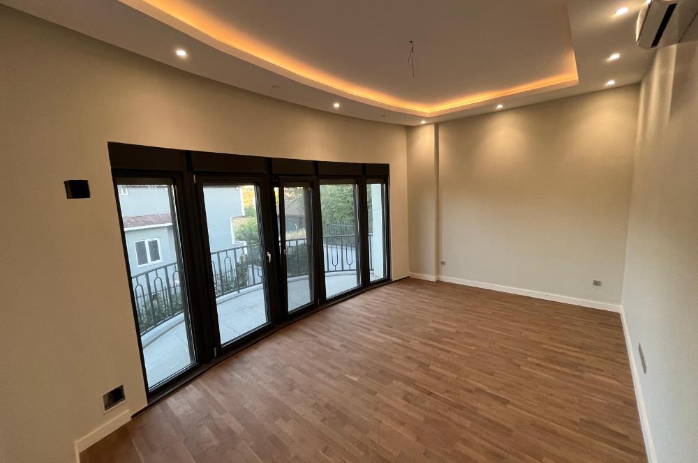 Zekeriyaköy Çarşıda Müstakil Havuzlu, 5+2 Müstakil Villa