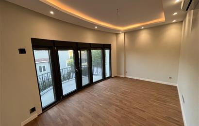Zekeriyaköy Çarşıda Müstakil Havuzlu, 5+2 Müstakil Villa