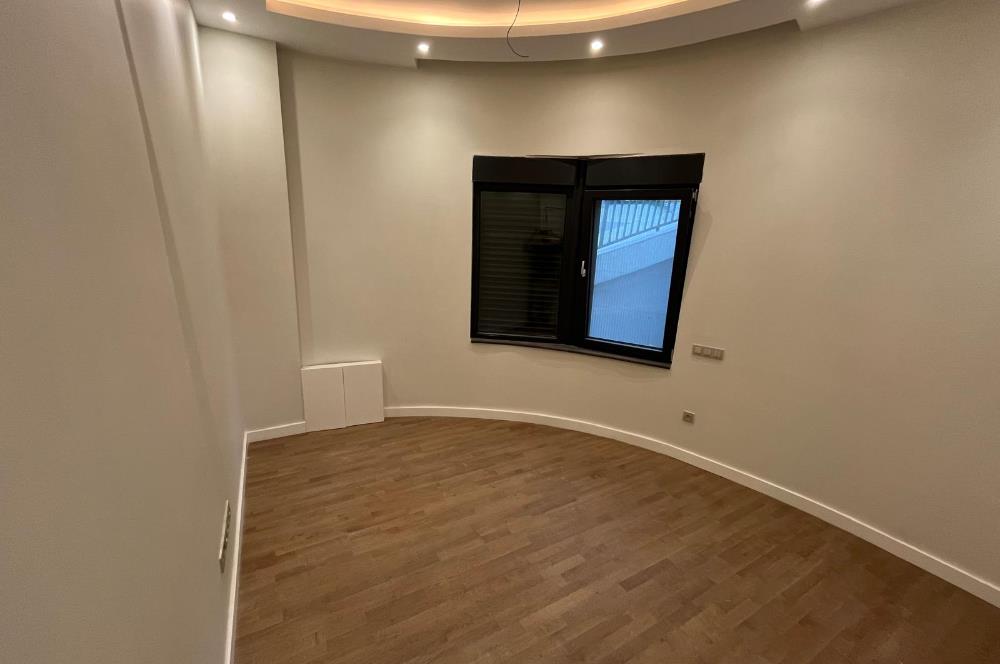 Zekeriyaköy Çarşıda Müstakil Havuzlu, 5+2 Müstakil Villa