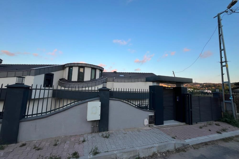 Zekeriyaköy Çarşıda Müstakil Havuzlu, 5+2 Müstakil Villa