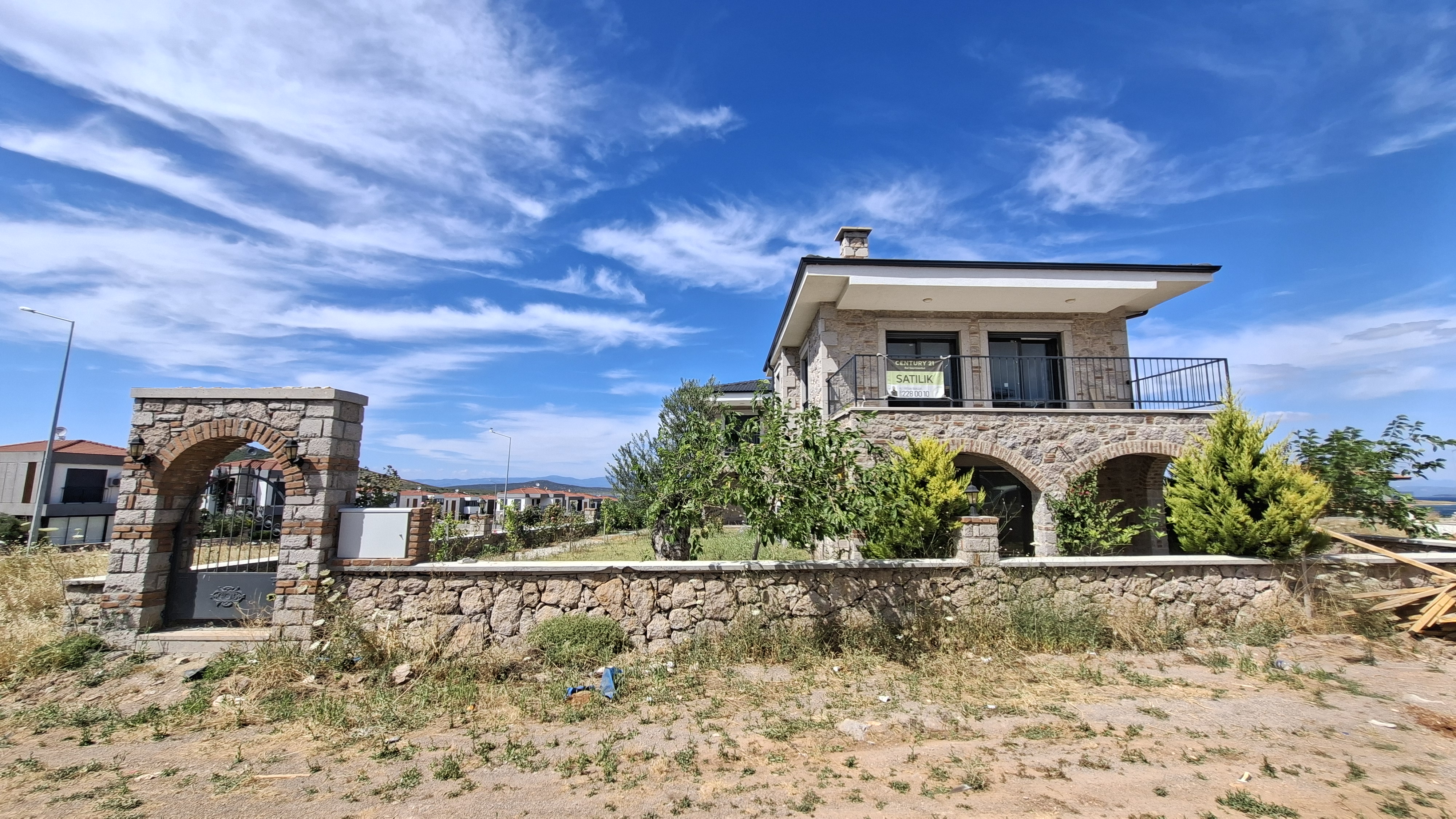 Cunda Adasında Satılık, Denize 100 Metre Mesafede Sıfır, Lüks,