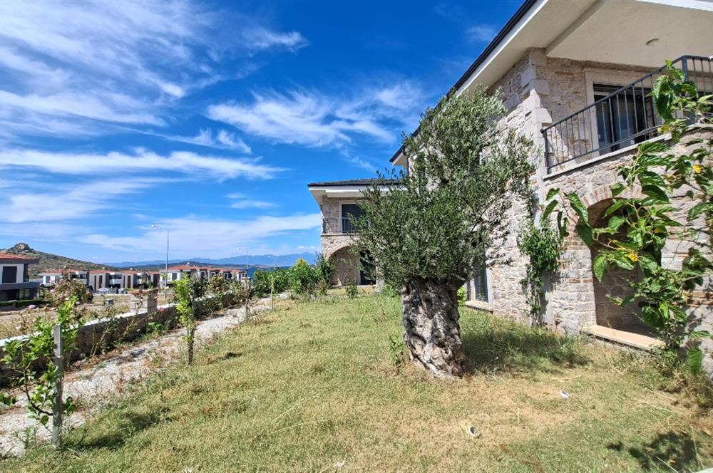 Cunda Adasında Satılık, Denize 100 Metre Mesafede Sıfır, Lüks,