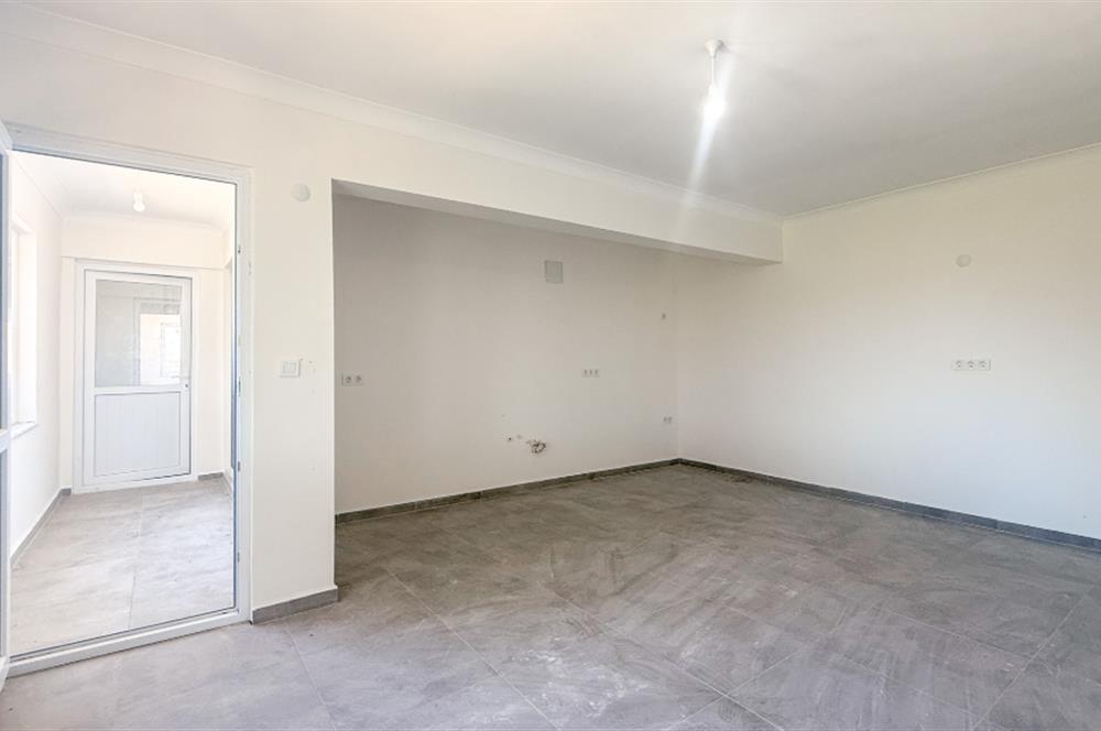 Burhaniye-Edremit Yolunda, Toplam 7000 m² Alanlı Kiralık Depolar