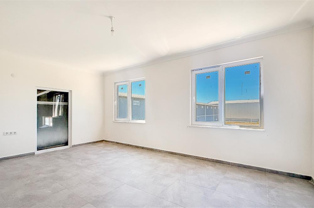 Burhaniye-Edremit Yolunda, Toplam 7000 m² Alanlı Kiralık Depolar