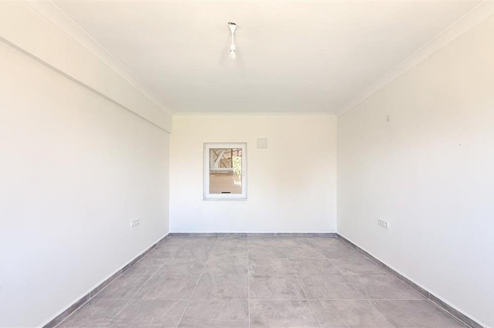 Burhaniye-Edremit Yolunda, Toplam 7000 m² Alanlı Kiralık Depolar