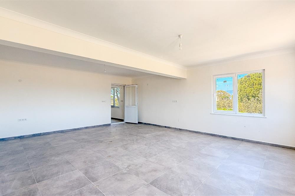 Burhaniye-Edremit Yolunda, Toplam 7000 m² Alanlı Kiralık Depolar