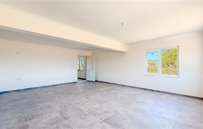 Burhaniye-Edremit Yolunda, Toplam 7000 m² Alanlı Kiralık Depolar