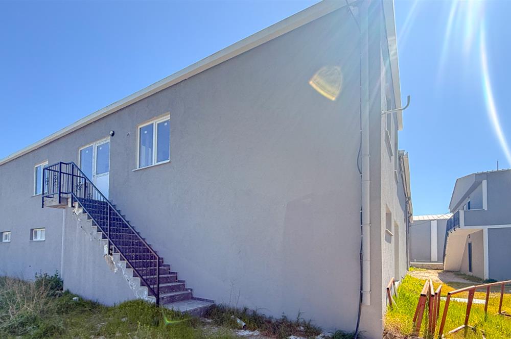 Burhaniye-Edremit Yolunda, Toplam 7000 m² Alanlı Kiralık Depolar