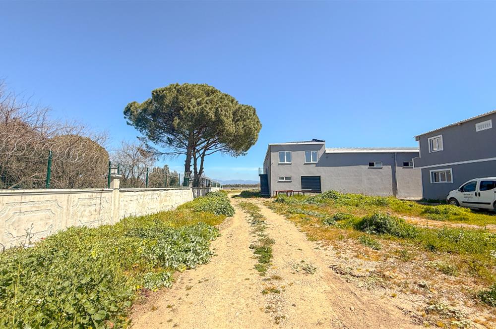 Burhaniye-Edremit Yolunda, Toplam 7000 m² Alanlı Kiralık Depolar
