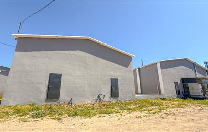 Burhaniye-Edremit Yolunda, Toplam 7000 m² Alanlı Kiralık Depolar