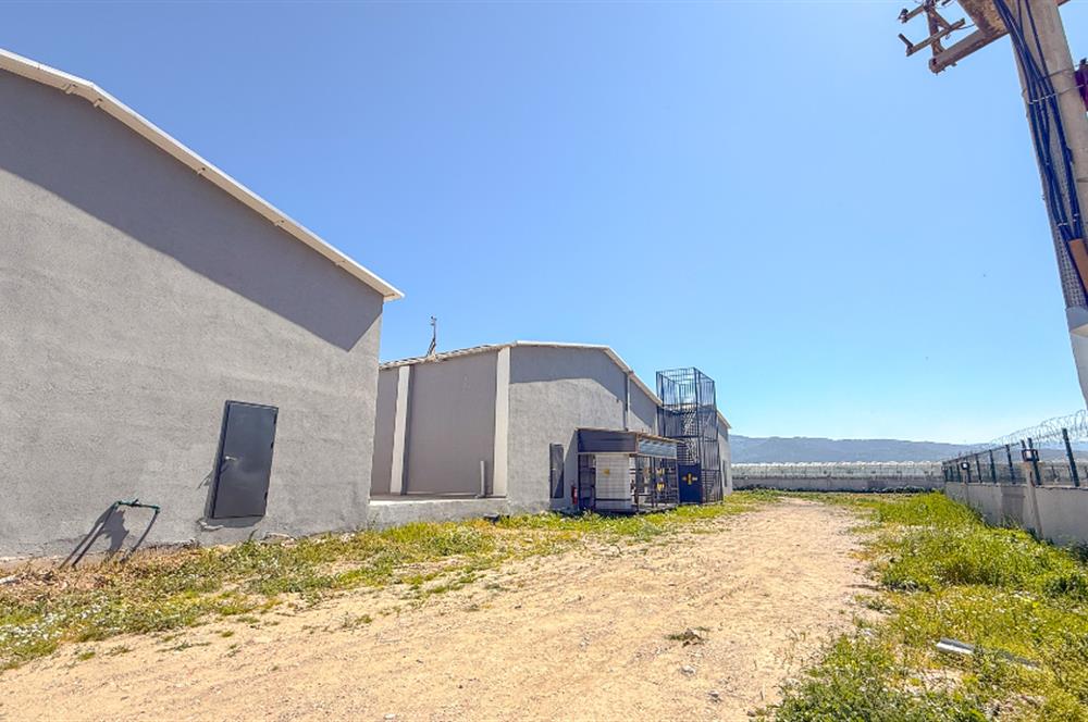 Burhaniye-Edremit Yolunda, Toplam 7000 m² Alanlı Kiralık Depolar
