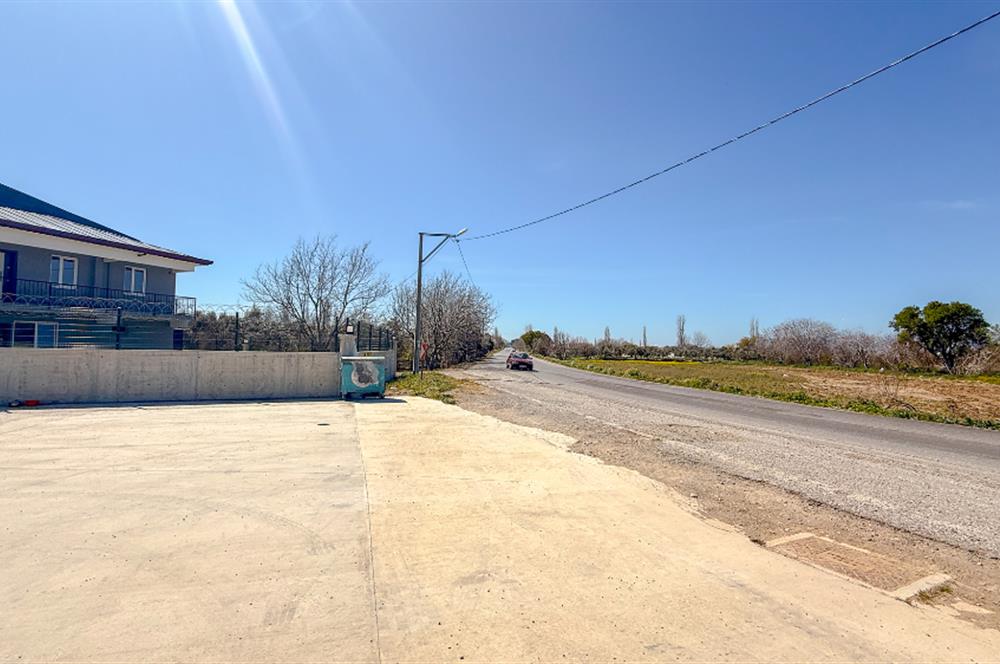 Burhaniye-Edremit Yolunda, Toplam 7000 m² Alanlı Kiralık Depolar