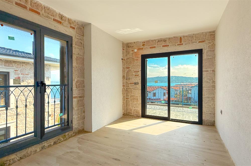 Cunda Adasında Satılık, Denize 100 Metre Mesafede Sıfır, Lüks,