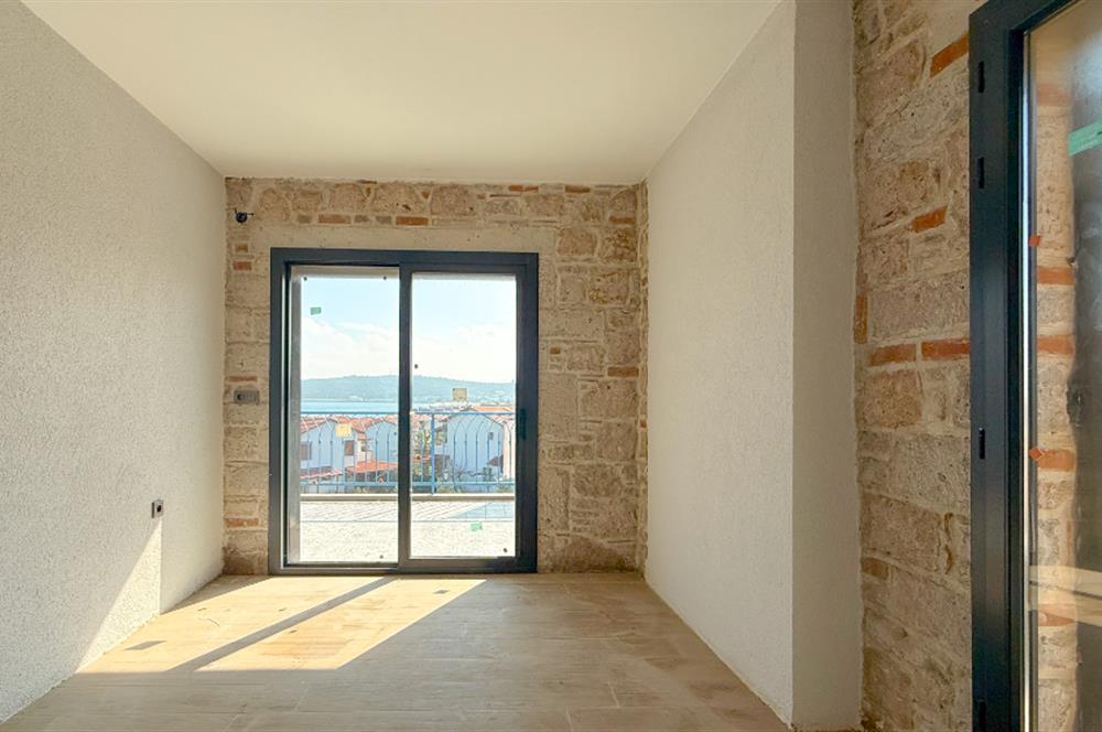 Cunda Adasında Satılık, Denize 100 Metre Mesafede Sıfır, Lüks,
