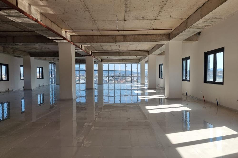 SANCAKTEPE'DE ANAYOL ÜZERİNDE KDV AVANTAJLI KİRALIK BOŞ PLAZA