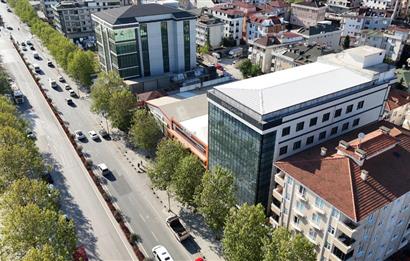 SANCAKTEPE'DE ANAYOL ÜZERİNDE KDV AVANTAJLI KİRALIK BOŞ PLAZA