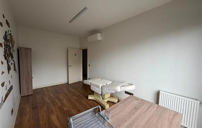 BOSTANCI' DA SAHİLDE AZ KATLI; 4 YILLIK BİNADA, BALKONLU