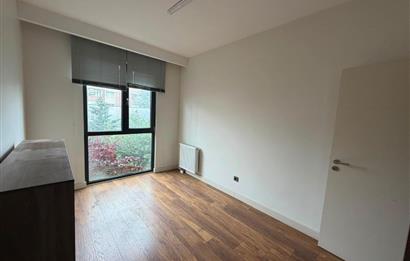 BOSTANCI' DA SAHİLDE AZ KATLI; 4 YILLIK BİNADA, BALKONLU
