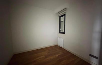 BOSTANCI' DA SAHİLDE AZ KATLI; 4 YILLIK BİNADA, BALKONLU