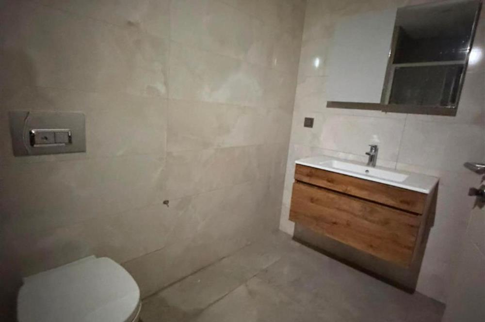 BOSTANCI' DA SAHİLDE AZ KATLI; 4 YILLIK BİNADA, BALKONLU