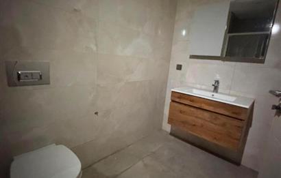 BOSTANCI' DA SAHİLDE AZ KATLI; 4 YILLIK BİNADA, BALKONLU