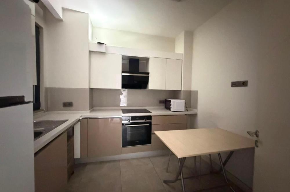 BOSTANCI' DA SAHİLDE AZ KATLI; 4 YILLIK BİNADA, BALKONLU