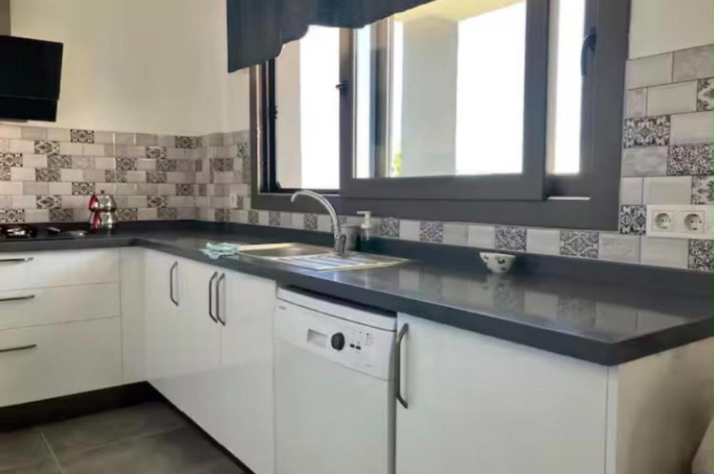 Turgutreis de Havuzlu Sitede Eşyalı Kiralık 3+1 Daire