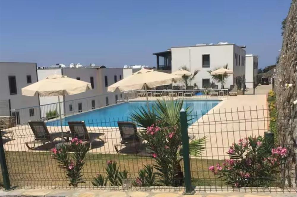 Turgutreis de Havuzlu Sitede Eşyalı Kiralık 3+1 Daire
