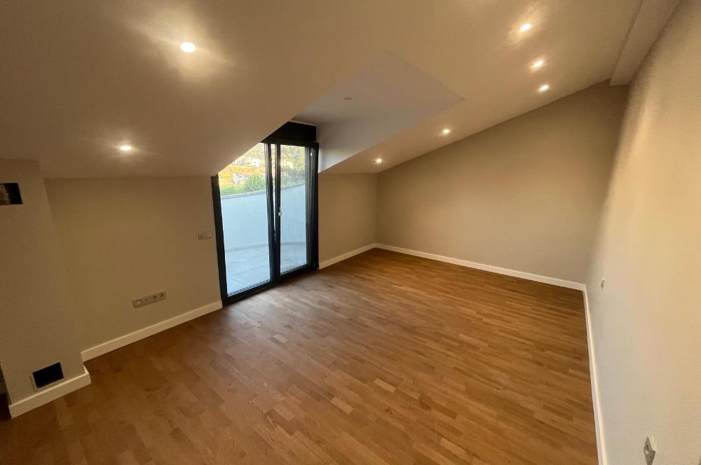 Zekeriyaköy Çarşıda Müstakil Havuzlu, 5+2 Müstakil Villa