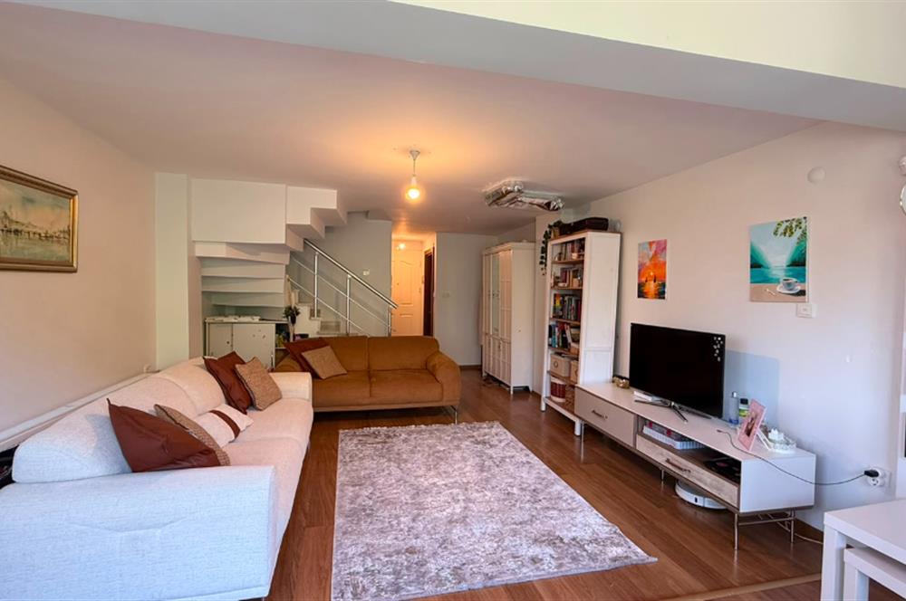 Zekeriyaköy Basın Yayın Sitesi'nde Kiralık Villa 