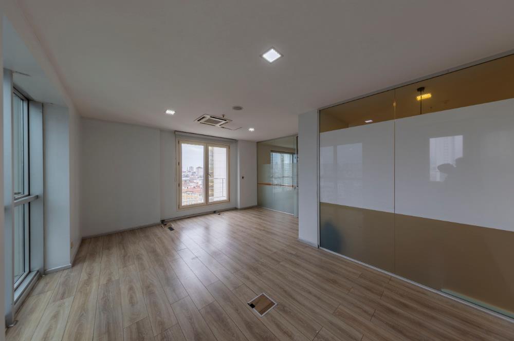 Kartal Yasa Kule'de Kiralık 350 M2 Komple Ofis Katı