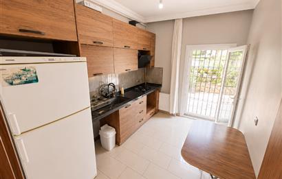 Turkuaz Apartmanı'nda Pazara Yakın, Keyifli Bahçe Katı 1+1 Daire 