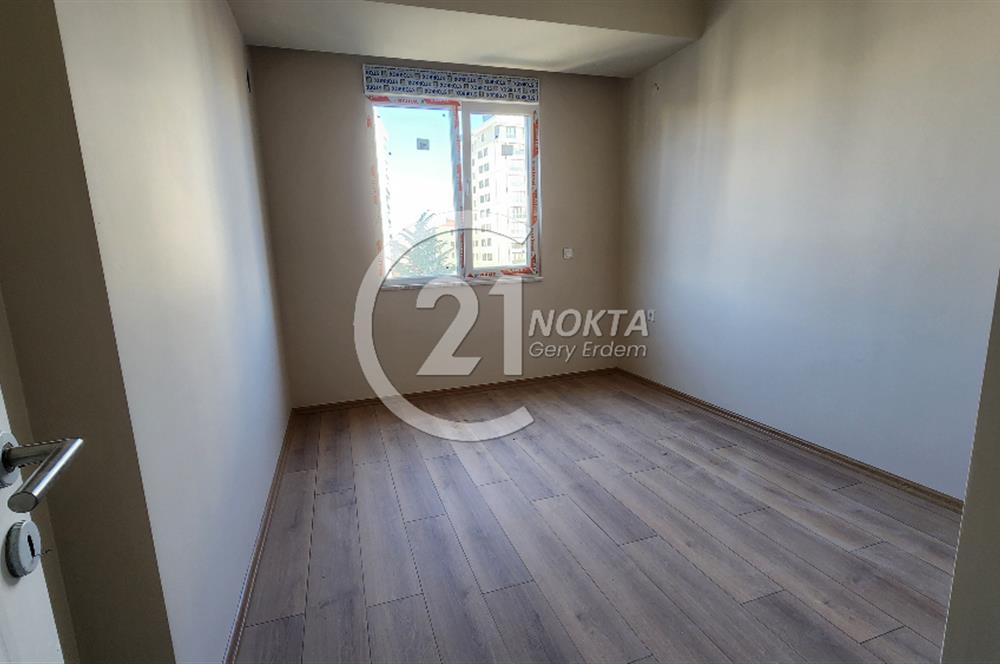 ŞENESENEVLERDE GÜVENLİKLİ 2 YILLIK SİTEDE 2+1 NET 47 M2