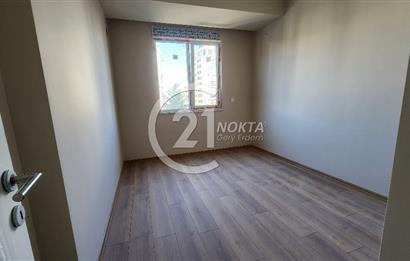 ŞENESENEVLERDE GÜVENLİKLİ 2 YILLIK SİTEDE 2+1 NET 47 M2
