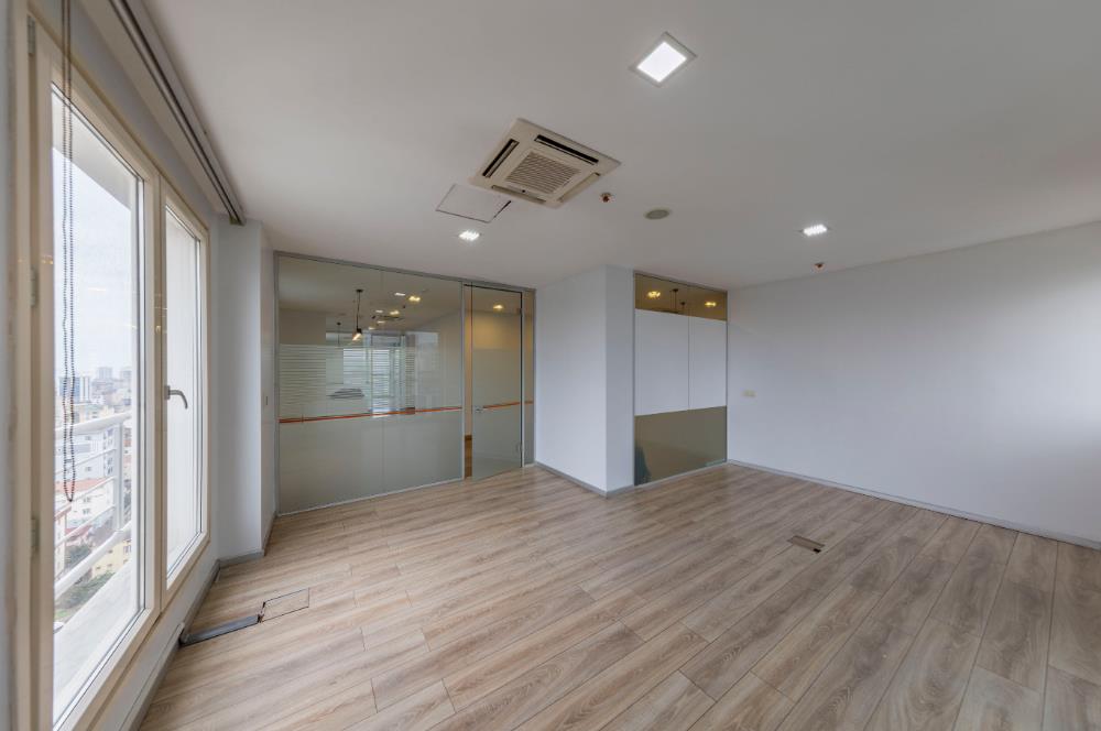 Kartal Yasa Kule'de Kiralık 350 M2 Komple Ofis Katı