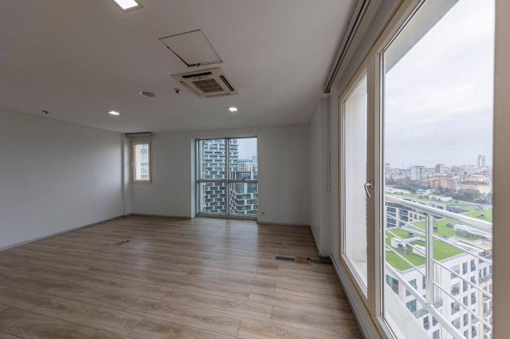 Kartal Yasa Kule'de Kiralık 350 M2 Komple Ofis Katı