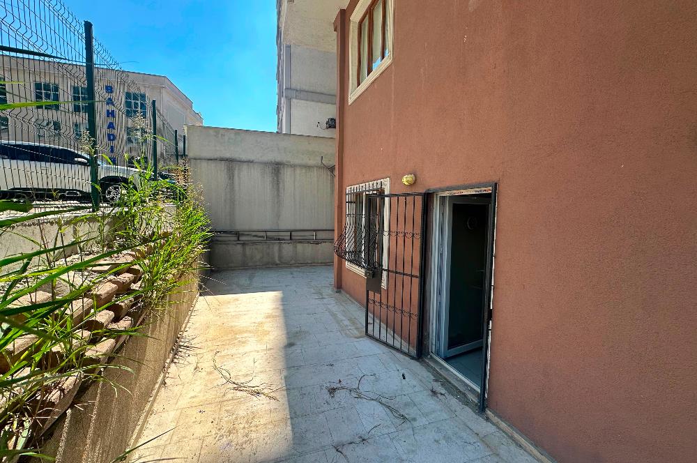 Turkuaz Apartmanı'nda Pazara Yakın, Keyifli Bahçe Katı 1+1 Daire 