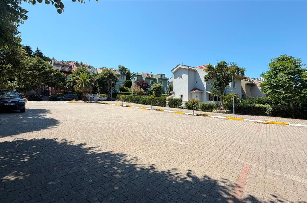 Zekeriyaköy Basın Yayın Sitesi'nde Kiralık Villa 