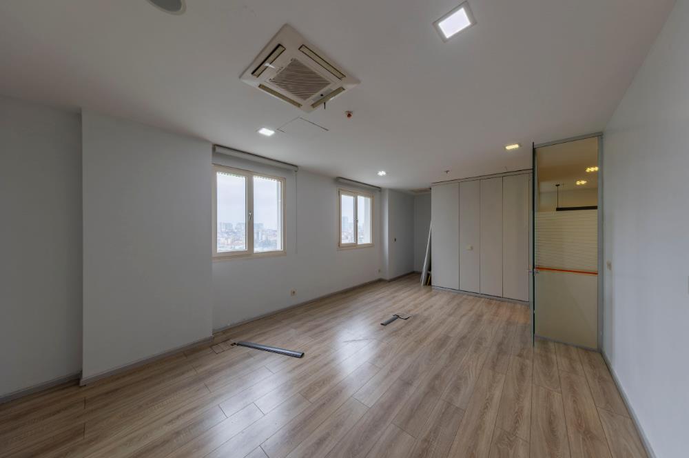 Kartal Yasa Kule'de Kiralık 350 M2 Komple Ofis Katı