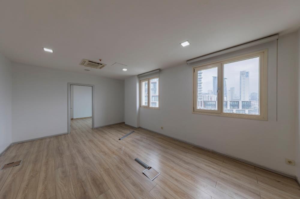 Kartal Yasa Kule'de Kiralık 350 M2 Komple Ofis Katı