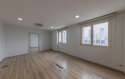 Kartal Yasa Kule'de Kiralık 350 M2 Komple Ofis Katı