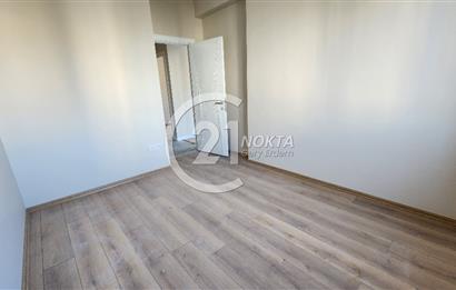 ŞENESENEVLERDE GÜVENLİKLİ 2 YILLIK SİTEDE 2+1 NET 47 M2