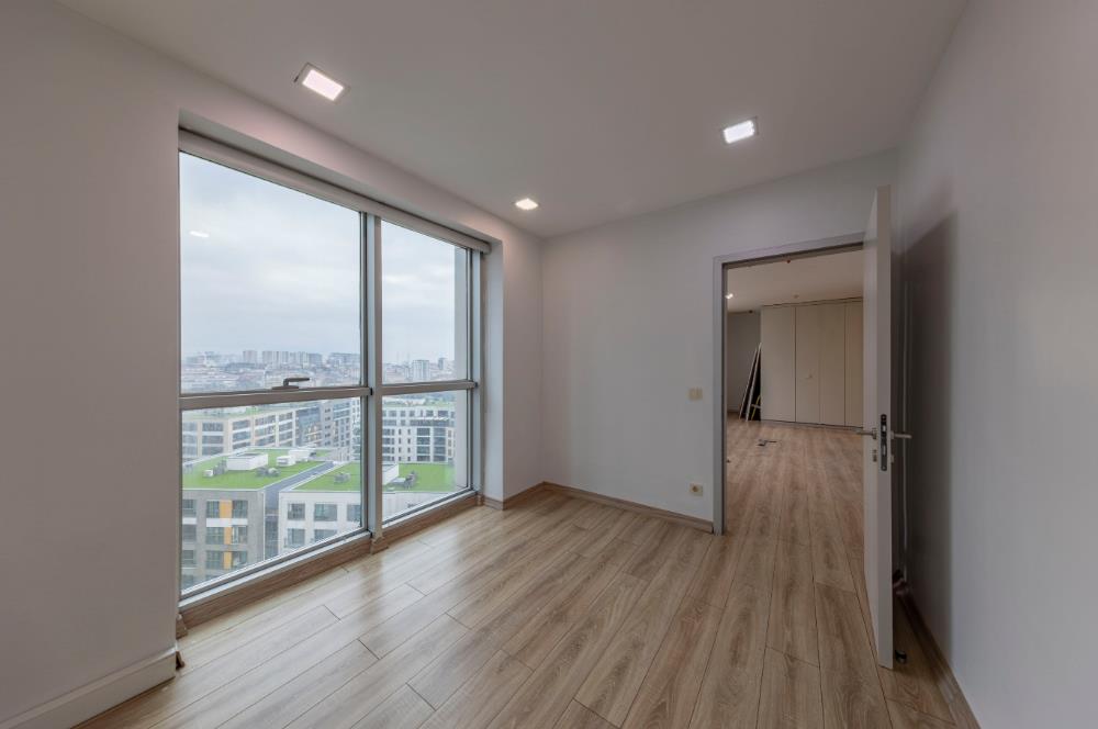 Kartal Yasa Kule'de Kiralık 350 M2 Komple Ofis Katı
