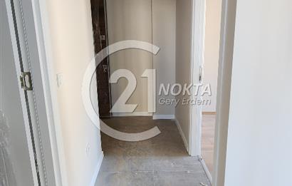 ŞENESENEVLERDE GÜVENLİKLİ 2 YILLIK SİTEDE 2+1 NET 47 M2