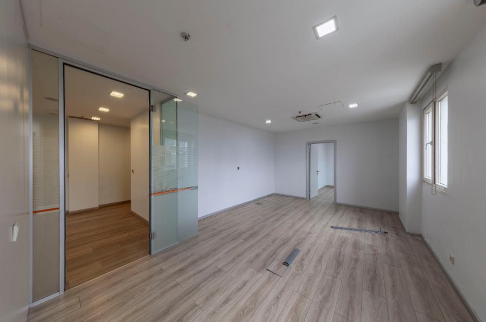Kartal Yasa Kule'de Kiralık 350 M2 Komple Ofis Katı